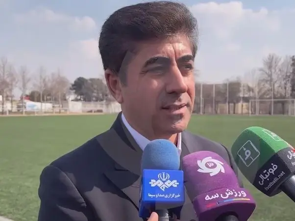 تصویر خبر: دبیرکل فدراسیون فوتبال از دست خبرنگاران گریخت!