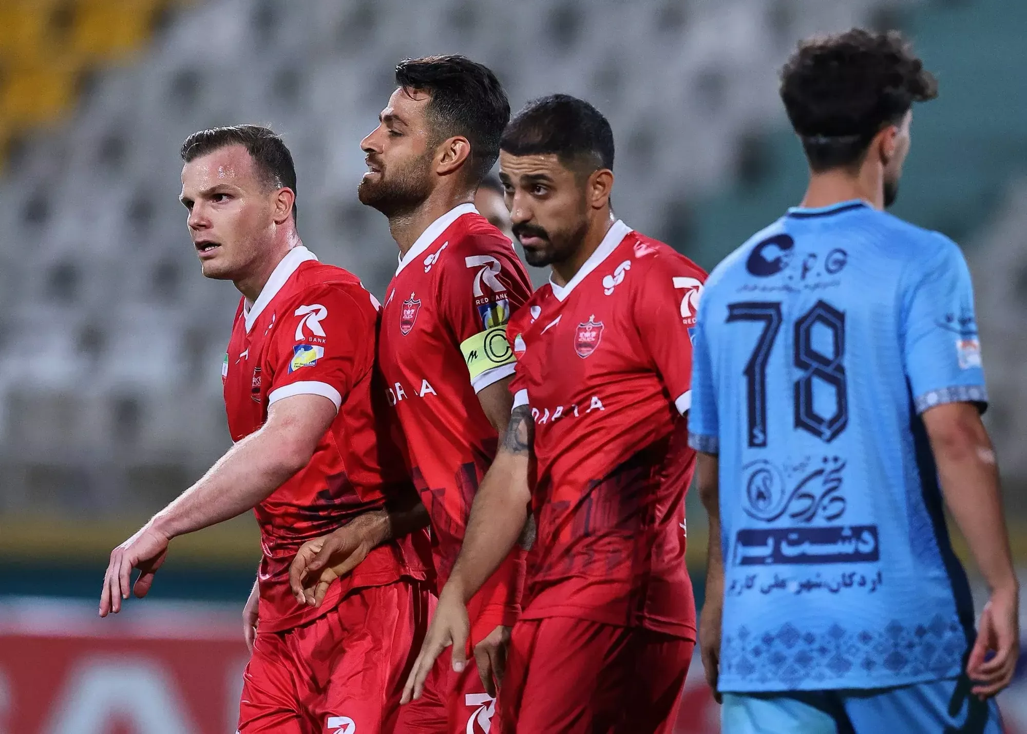 اشتباه دو بازیکن چادرملو، هدیه به پرسپولیس در اولین گل