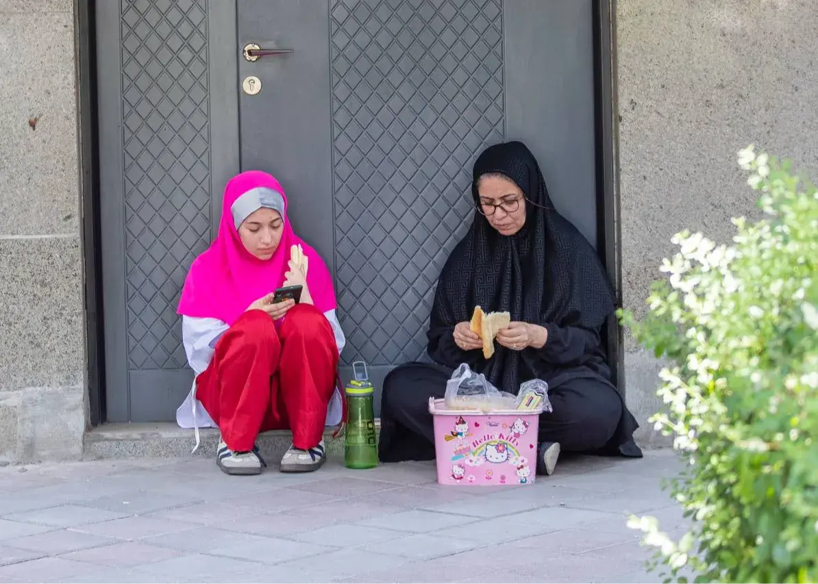 پشت پرده مسابقات پومسه ایران: خانوادهها در گرمای تابانه مدالآوری را میآفرینند (تصاویر)