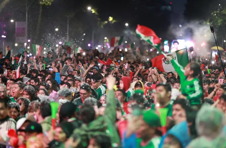 تصویر خبر: در جشن صعود مکزیک به دور بعد جام جهانی، سه نفر جان باختند