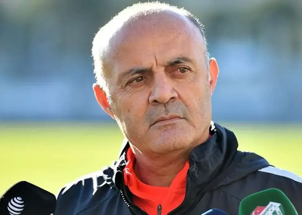 بیزاتی، سرمربی خارجی استقلال از عزم اولیه برای سفر مرخصی منصرف شد!