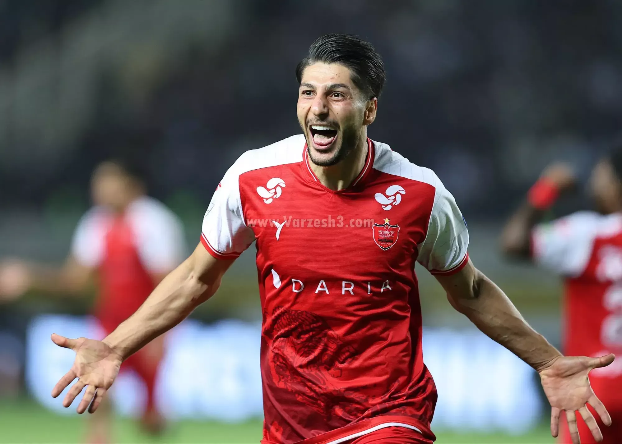 تصویر خبر: داور ناخواسته در جشن گل تیم پرسپولیس حاضر شد! (تصویر)
