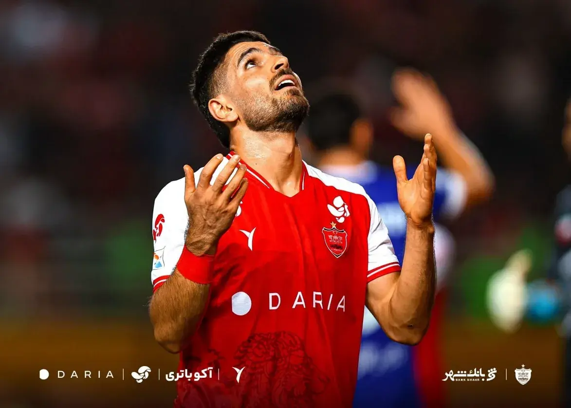 تصویر خبر: محمد عمری، ستاره پرسپولیس، تا سه هفته از میادین غایب!