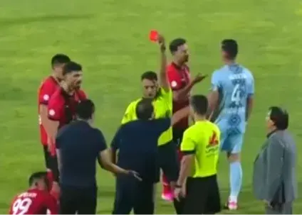 تصویر خبر: خروج از ورزشگاه، واکنش شدید خداداد به اخراج!