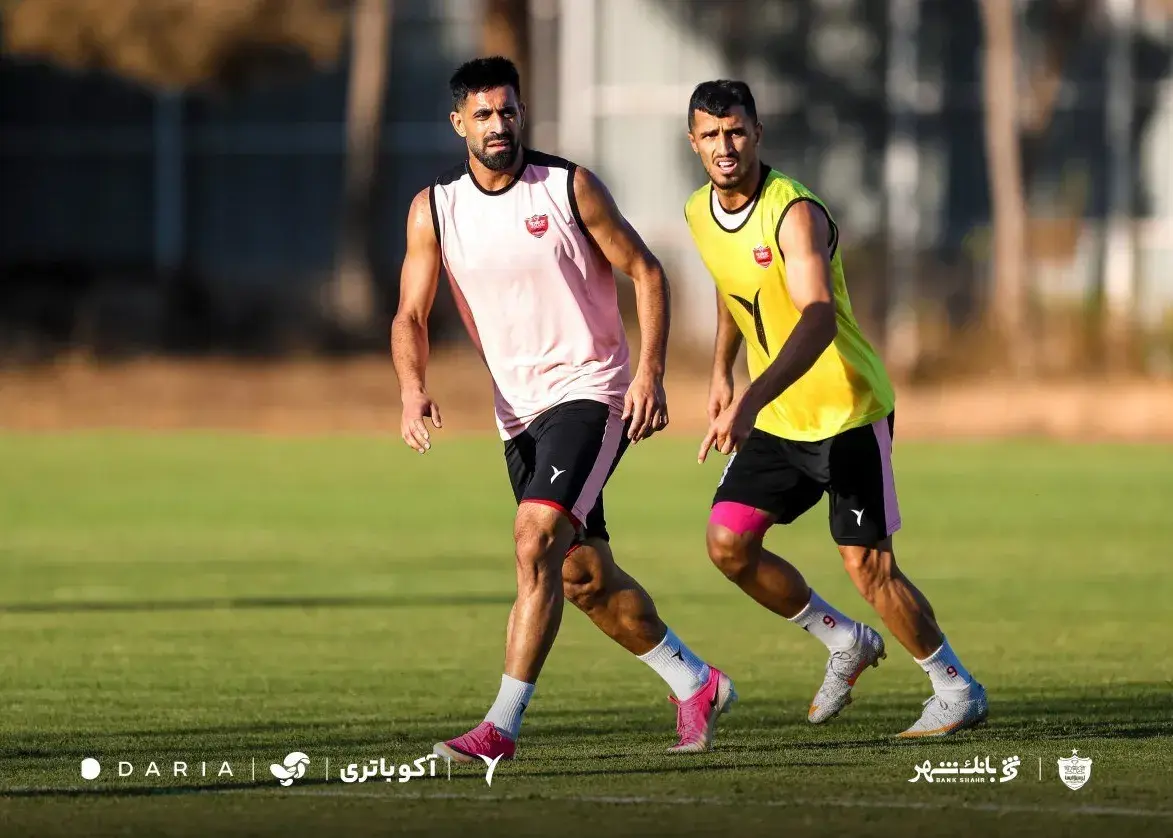 تصویر خبر: بازوبندی که بر دست مدافع پرسپولیس خواهد شد!