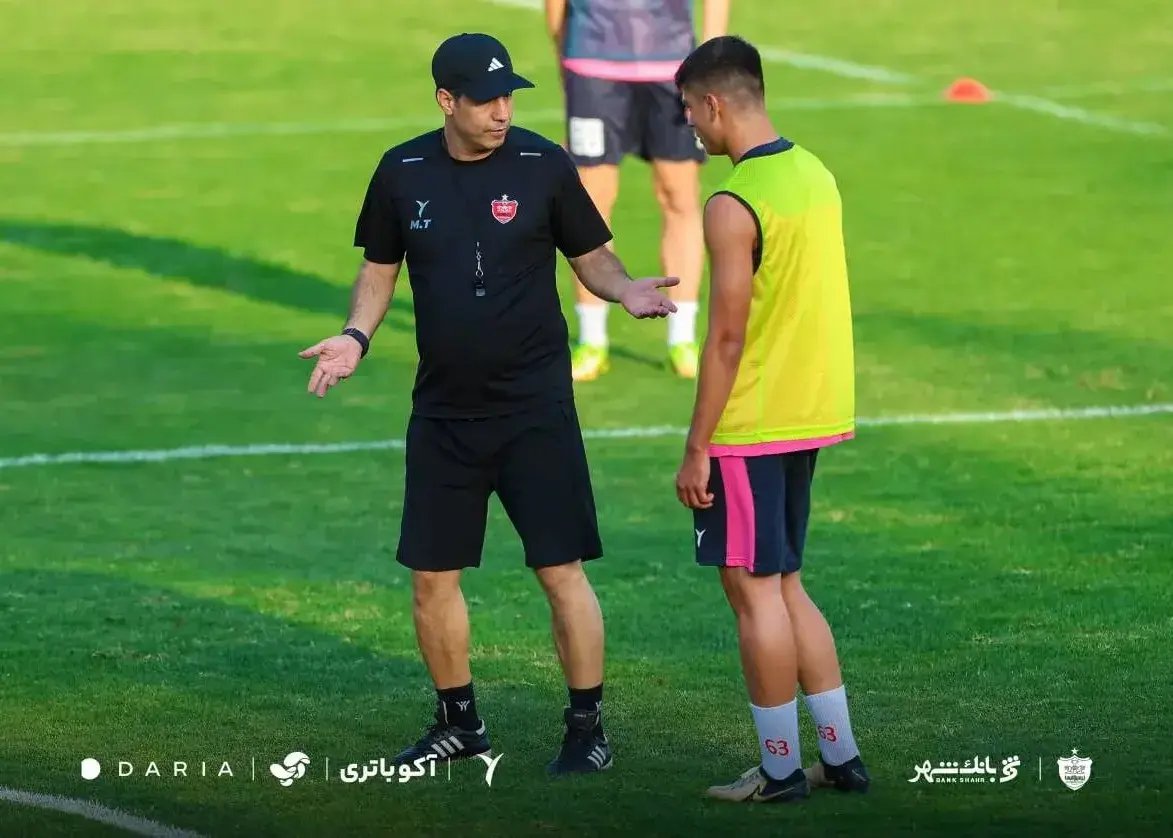 تصویر خبر: تدریس خصوصی تارتار به جوان‌ترین عضو پرسپولیس