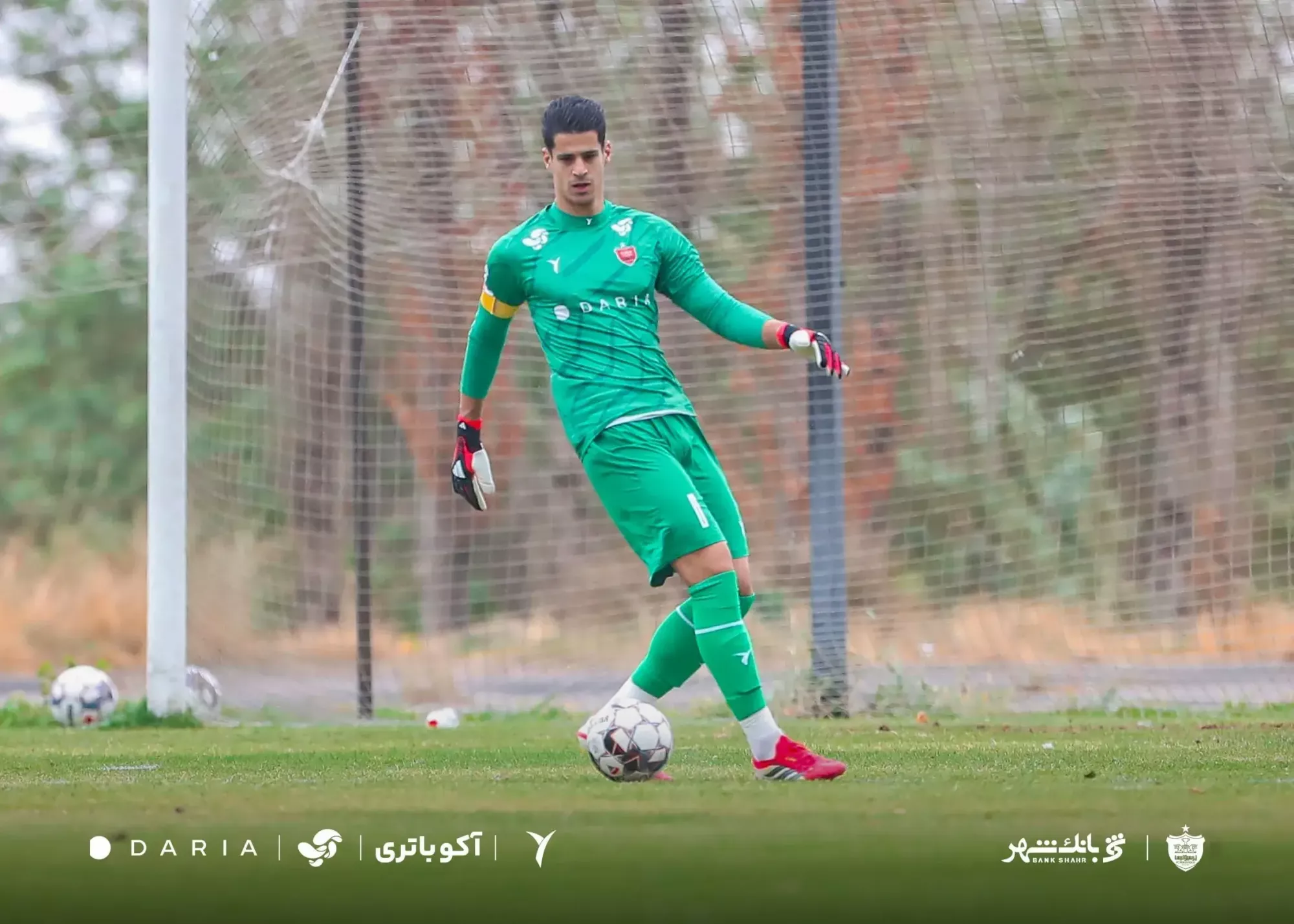 تصویر خبر: پارچگی که سنگربان پرسپولیس را به خود می‌پذیرد!