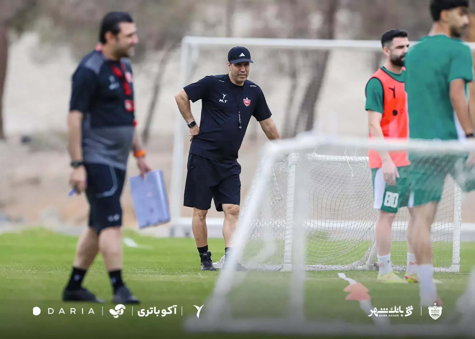 تصویر خبر: سرقت گوشی مهدی تارتار، سرمربی پرسپولیس!