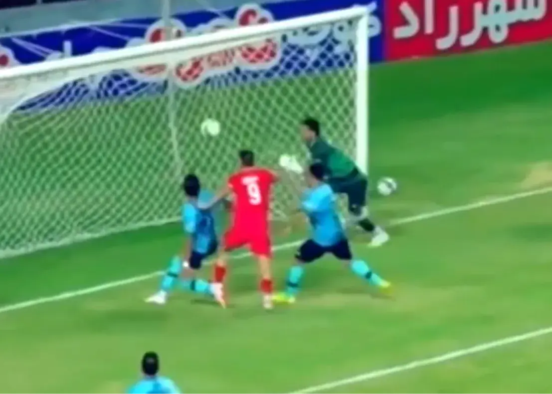 فولاد آرنا از اشتباه جانی نادرپور سود برد
