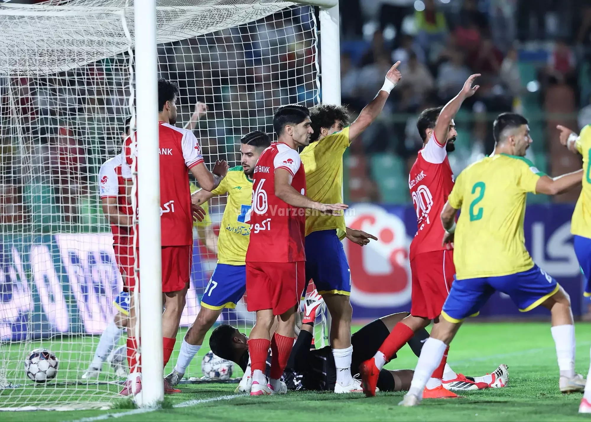 تصویر خبر: خودی ابرقویی‌نژاد، مصیبت برای پرسپولیس!